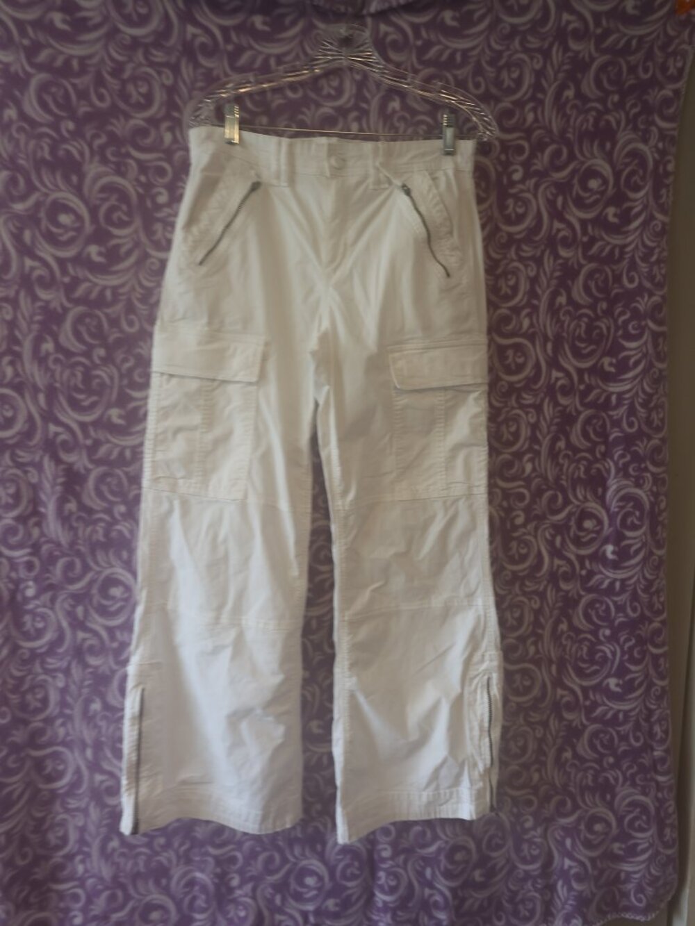 American Eagle Outfitters stretch low-rise baggy flare jeans in white size 6 S
